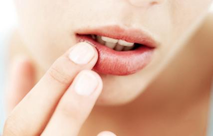 Как можно накачать губы в домашних условиях?